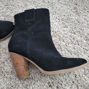 Womens booties Shoe Dazzle  Size 8.5